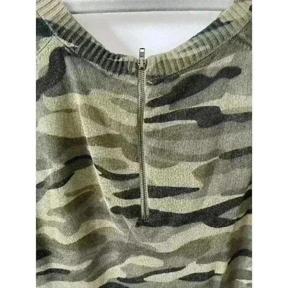 Torrid Green Camo Long Sleeve Top Womens Plus Size 1 Back Zipper soft knit - Picture 3 of 5
